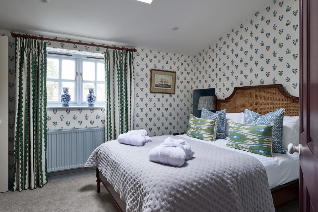 Townhouse Suites- Abbey Row Malmesbury Εξωτερικό φωτογραφία