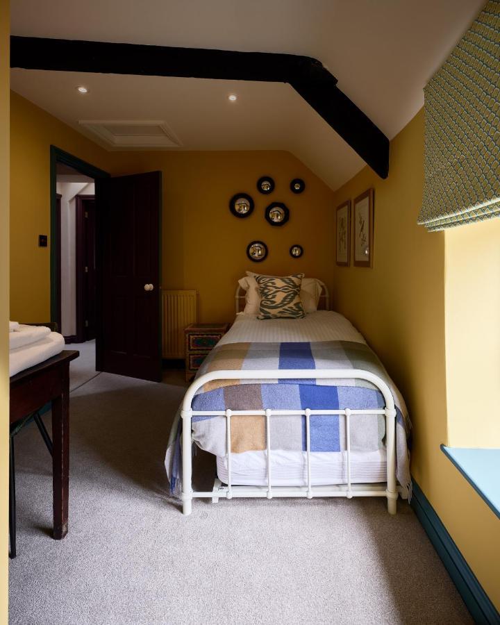 Townhouse Suites- Abbey Row Malmesbury Εξωτερικό φωτογραφία