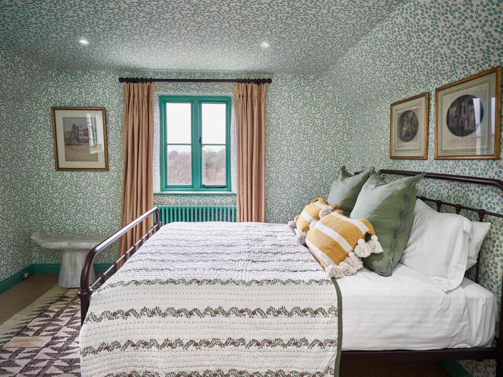 Townhouse Suites- Abbey Row Malmesbury Εξωτερικό φωτογραφία
